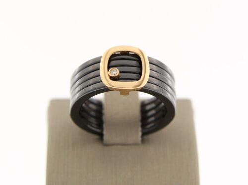 RIng van zwart keramiek, met rose goud en diamant
