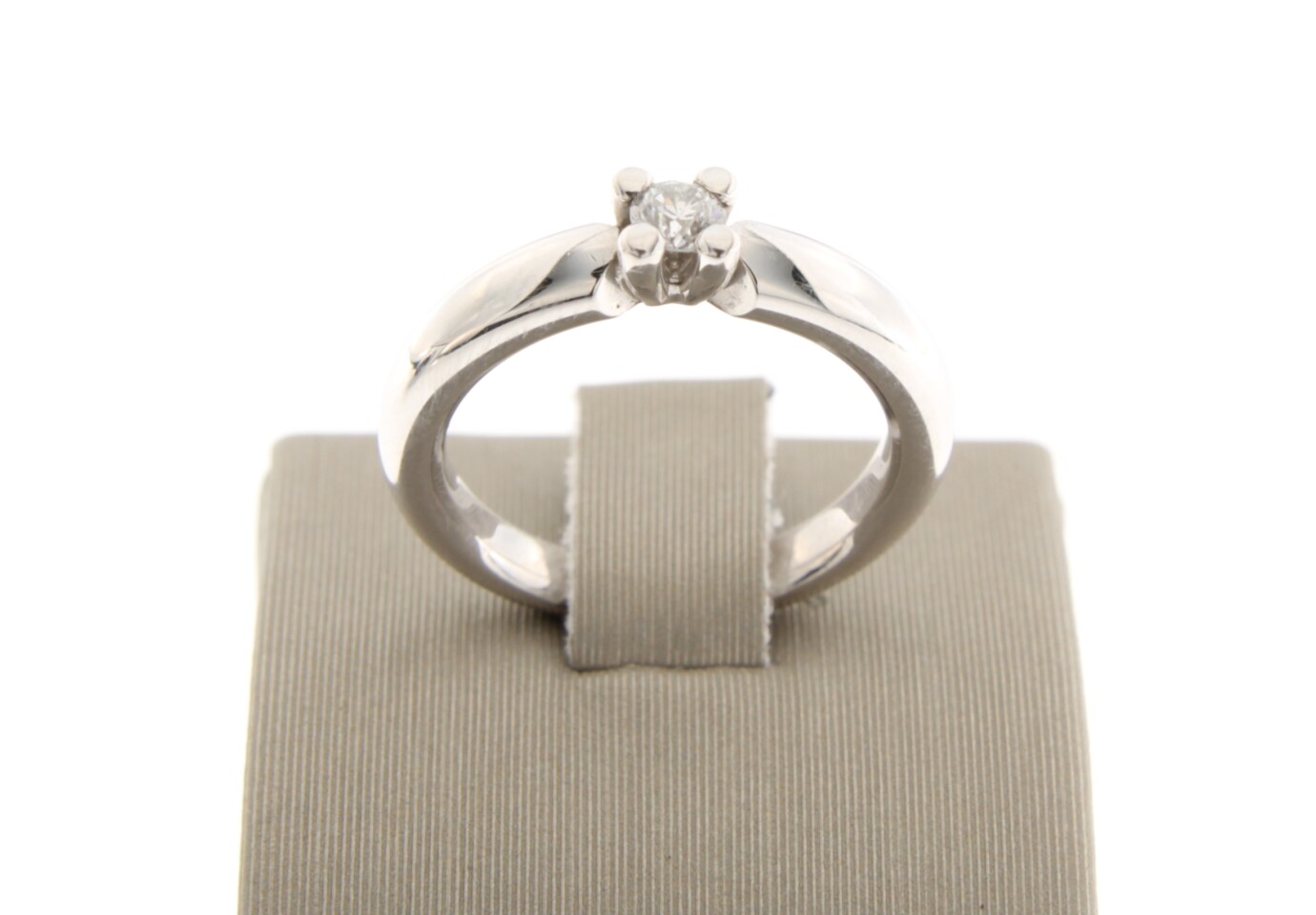 14 k witgouden ring met 0.18 ct briljant TW/VSI