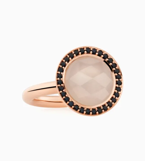 8RR4864MWBZK Bron 18 Karaat Rosegouden Sushi Ring met Briolet geslepen Witte Maanste Zwart Saffier