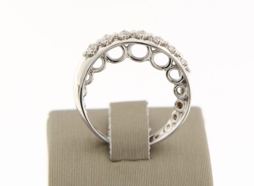 14 karaat witgouden ring met 7 x 0.07 ct diamant VS-TW
