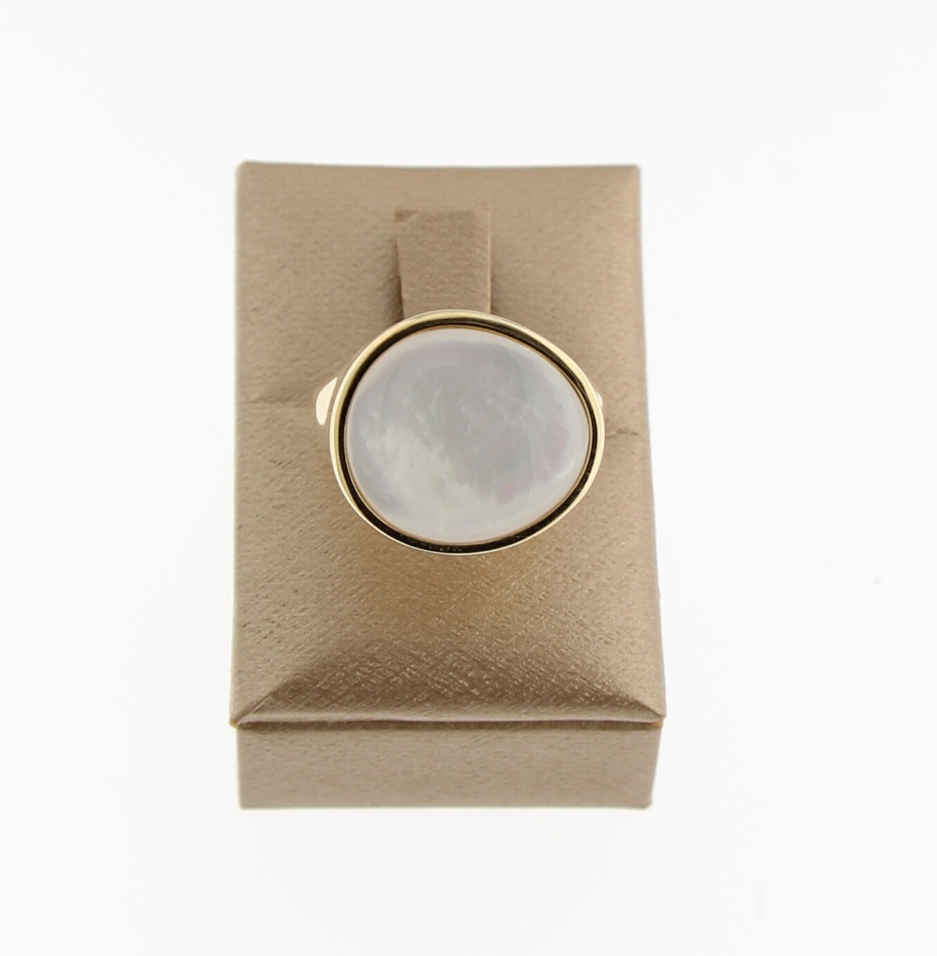 Brusi geelgoud ring, Indjolino collectie, met wit parelmoer