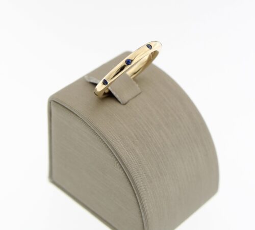 BRON, 14 k geel gouden stax ring met Ceylon Saffier