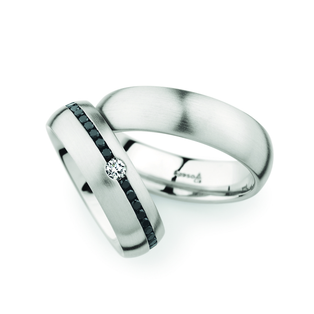 Witgouden trouwringen met zwart diamant