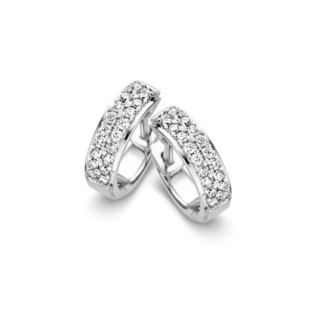 Witgouden creolen met 0.30ct diamant